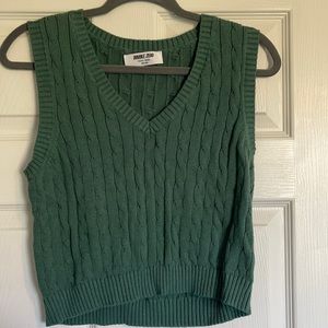 Double zero brand cropped sweater vest, size medium, never worn